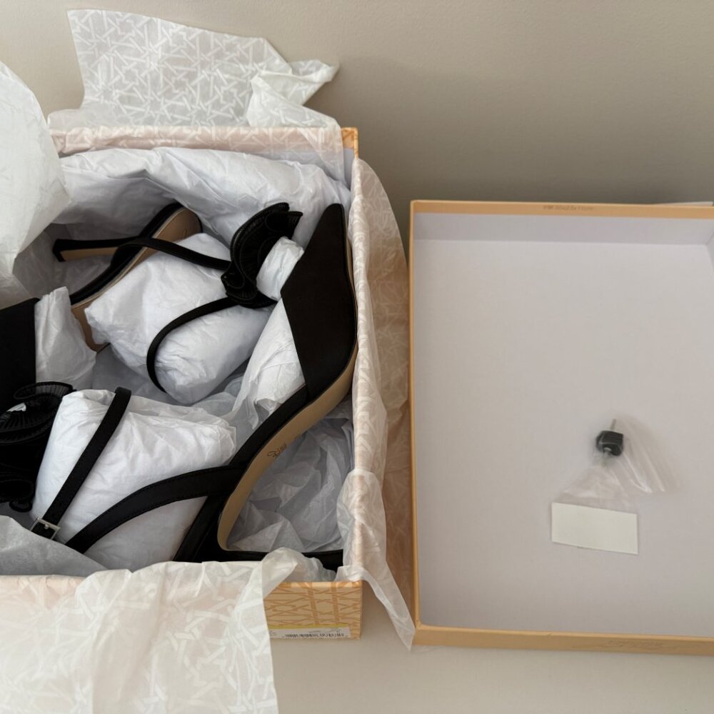 New in Box Jewel Badgley Mischka Taylee Black Ankle Strap Stiletto Heels 10 - Picture 9 of 12